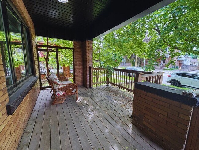 27 Melrose Ave S in Hamilton, ON - Building Photo - Building Photo