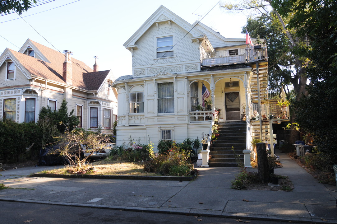 2124 Alameda Ave in Alameda, CA - Building Photo