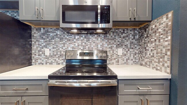 property at 2984 Holly Hall St