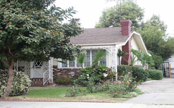 209 W Palmer Ave in Glendale, CA - Building Photo