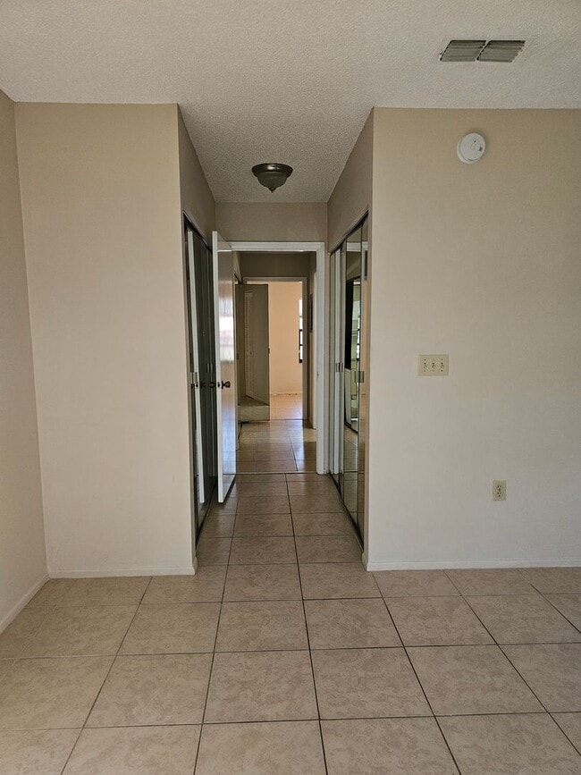 885 Mecca Dr in Sarasota, FL - Building Photo - Building Photo