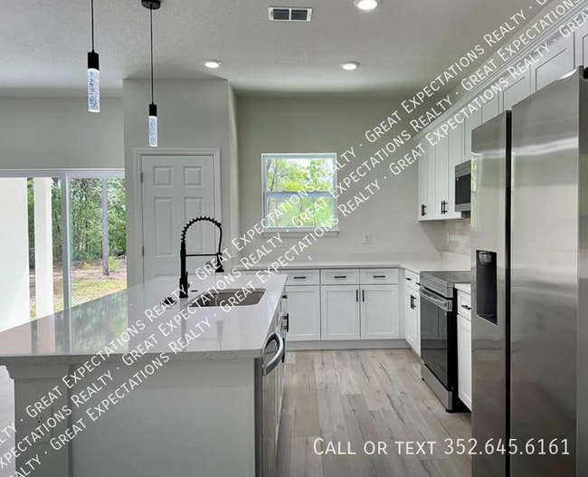 646 W Homeway Loop in Citrus Springs, FL - Building Photo - Building Photo