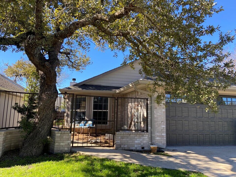 120 Los Cedros Loop in Kerrville, TX - Building Photo