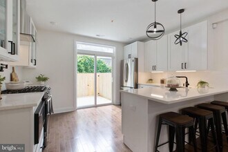 1453 N Myrtlewood St in Philadelphia, PA - Building Photo - Building Photo