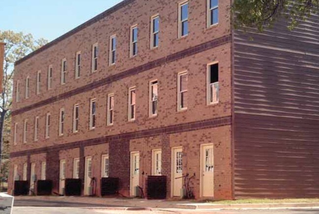 4950 West St in Forest Park, GA - Foto de edificio - Building Photo