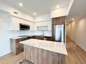 604-604 Cawston Ave in Kelowna, BC - Building Photo - Building Photo