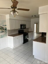 304 Merrywood Dr in Edison, NJ - Building Photo - Building Photo