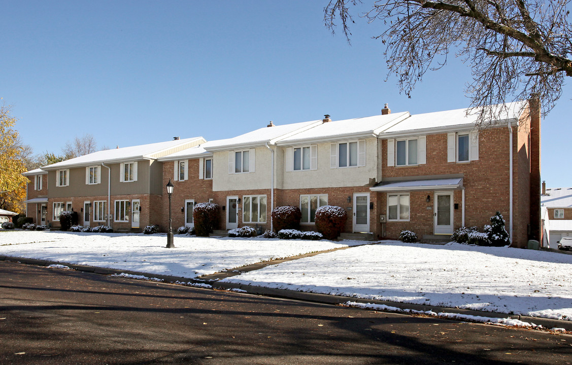 North Maplewood Townhomes in Maplewood, MN - Building Photo