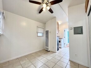 5075 Niagara Ave in San Diego, CA - Building Photo - Building Photo