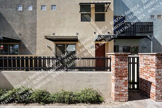 1406 W Main St in Mesa, AZ - Foto de edificio - Building Photo