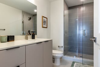 Oaklyn in Oakland Park, FL - Building Photo - Interior Photo