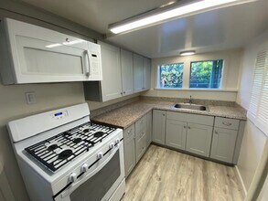 245-249 Walnut St in Pacific Grove, CA - Building Photo - Building Photo