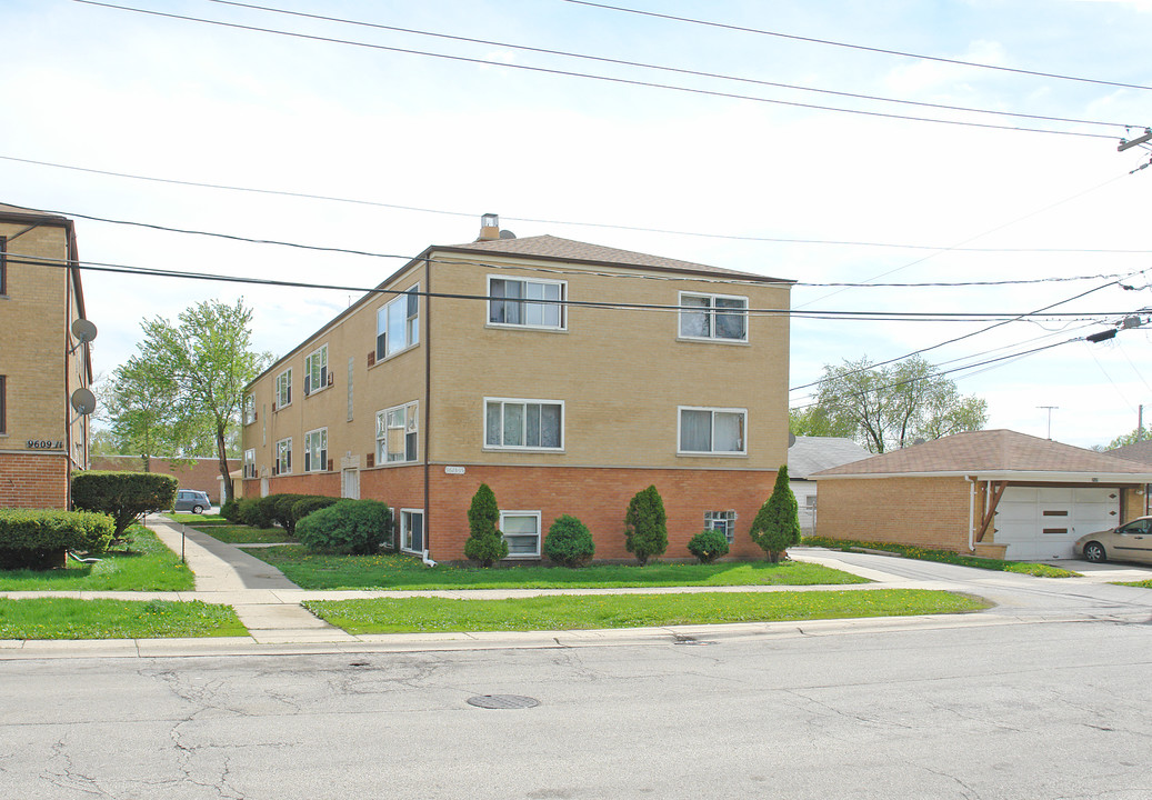 9613 Nevada Ave in Franklin Park, IL - Building Photo