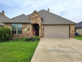 3113 Main St in Granbury, TX - Building Photo