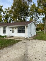 404 W Livingston St, Unit Unit B in Fairbury, IL - Building Photo