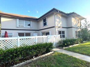7 Amherst Ct in Royal Palm Beach, FL - Building Photo - Building Photo