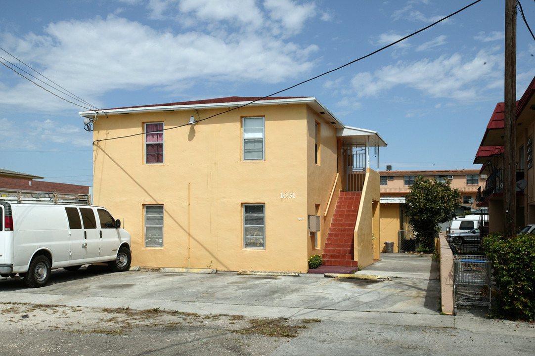 1031 W 27th St in Hialeah, FL - Building Photo