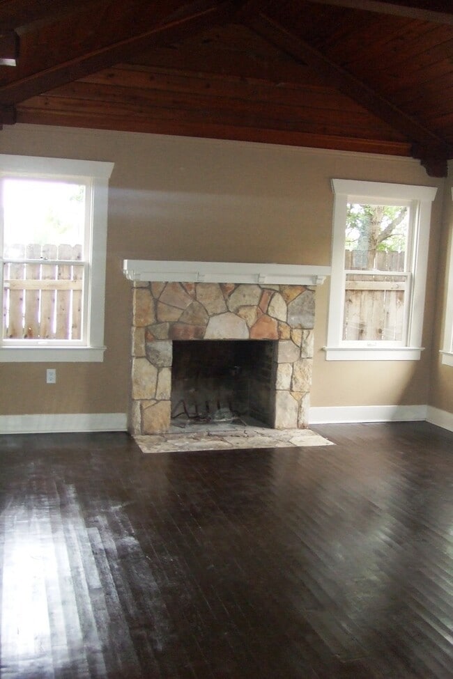 700 E 45th St in Austin, TX - Foto de edificio - Building Photo