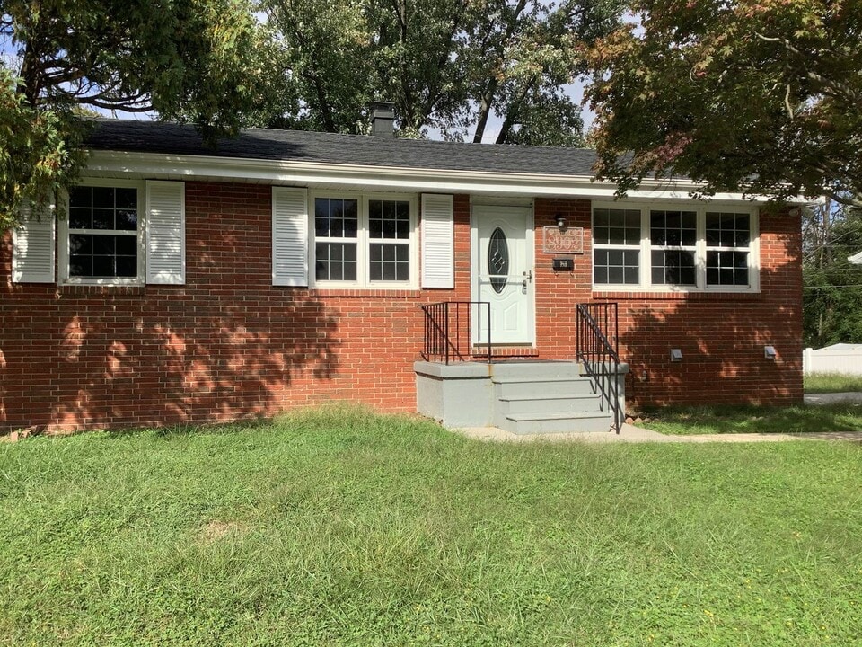 8902 Maplebrook Rd in Randallstown, MD - Building Photo
