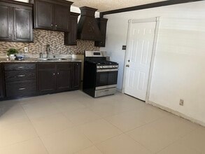1212 Reagan Dr in Laredo, TX - Building Photo - Building Photo