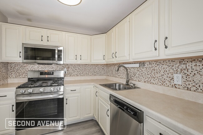 219 Garden City Dr in Monroeville, PA - Building Photo - Building Photo