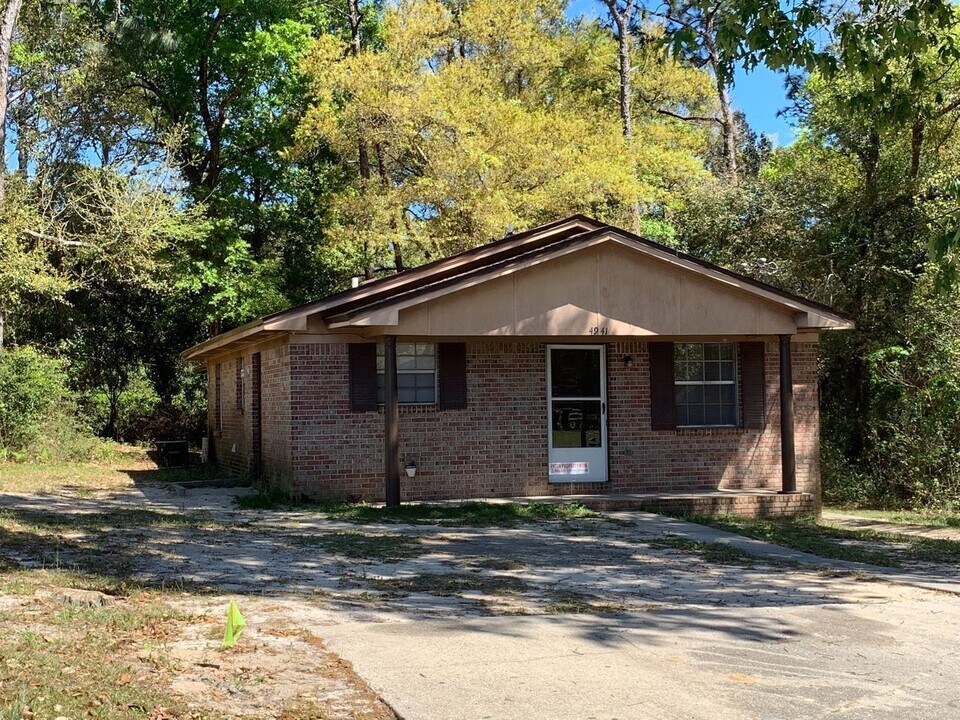 4943 Yacht Harbor Dr in Pensacola, FL - Building Photo