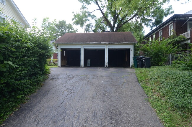 6201 Bramble Ave, Unit 2 in Cincinnati, OH - Building Photo - Building Photo