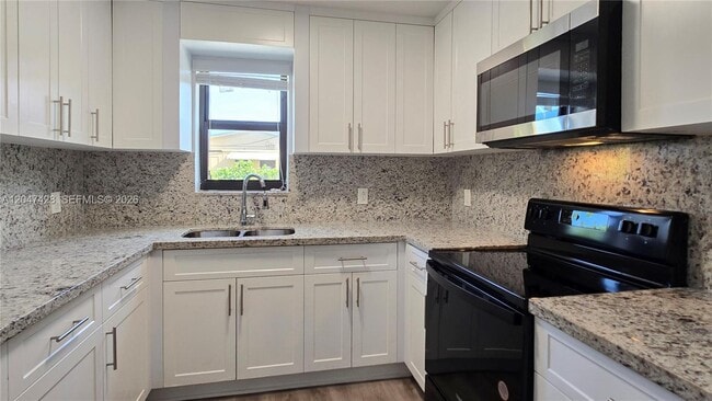 50 W 28th St