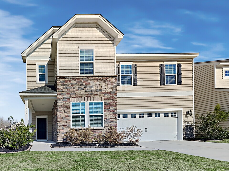 656 Silver Moss Dr in Moncks Corner, SC - Building Photo