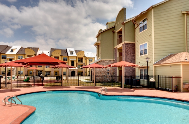 The Park at Sutton Oaks in San Antonio, TX - Building Photo