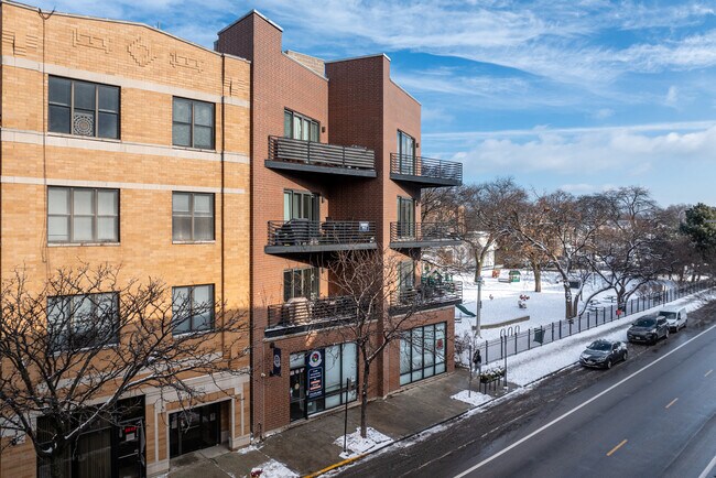 2026-2028 W Belmont Ave in Chicago, IL - Building Photo - Building Photo