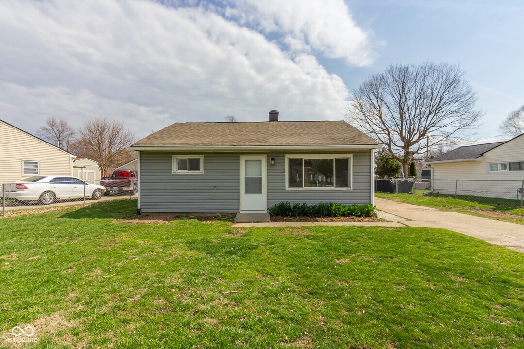 380 Parkway St in Whiteland, IN - Building Photo