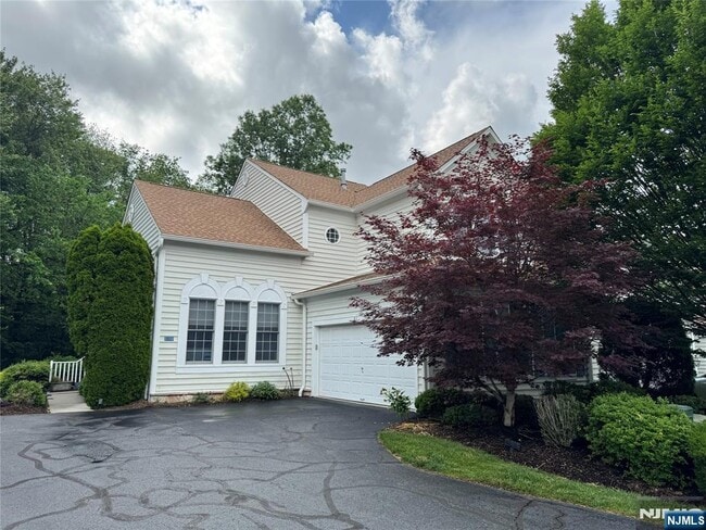 61 Thistle Dr in Paramus, NJ - Building Photo - Building Photo