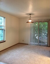 5908 SW Karla Ct in Portland, OR - Building Photo - Building Photo