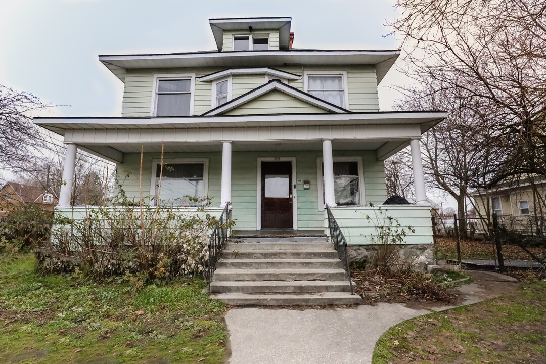 803 E Nora Ave in Spokane, WA - Foto de edificio