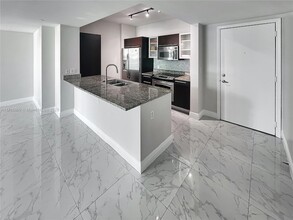 951 Brickell Ave, Unit 1605 in Miami, FL - Building Photo - Building Photo