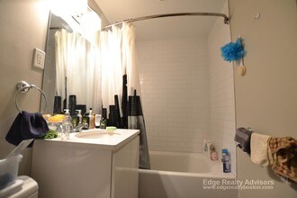 19 Greylock Rd in Boston, MA - Building Photo - Building Photo