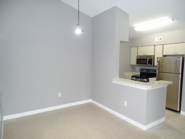 2850 N Oakland Forest Dr in Fort Lauderdale, FL - Building Photo - Building Photo