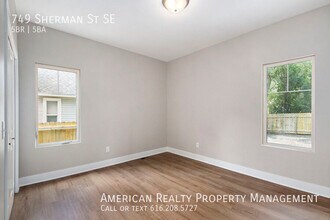 749 Sherman St SE in Grand Rapids, MI - Building Photo - Building Photo