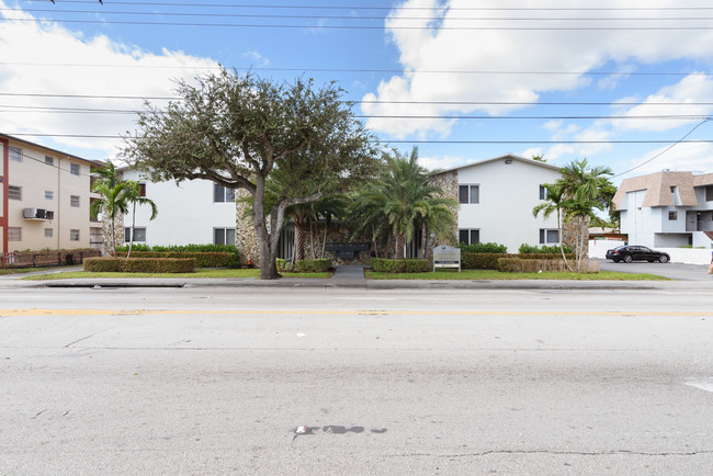 Prestige Courtyard in North Miami, FL - Building Photo - Building Photo