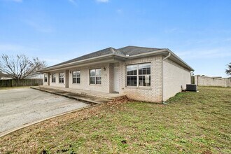 1270 N Trinity Dr in Fayetteville, AR - Building Photo - Building Photo
