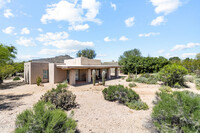 1725 Staghorn Ln in Carefree, AZ - Foto de edificio - Building Photo