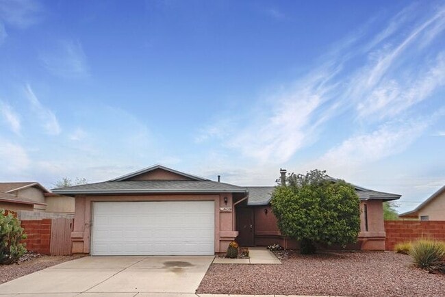 property at 8650 N Chinaberry St
