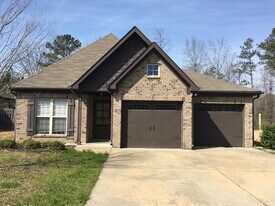 1094 Emerald Ridge Dr in Calera, AL - Building Photo