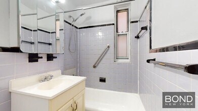 340 E 58th St in New York, NY - Building Photo - Building Photo