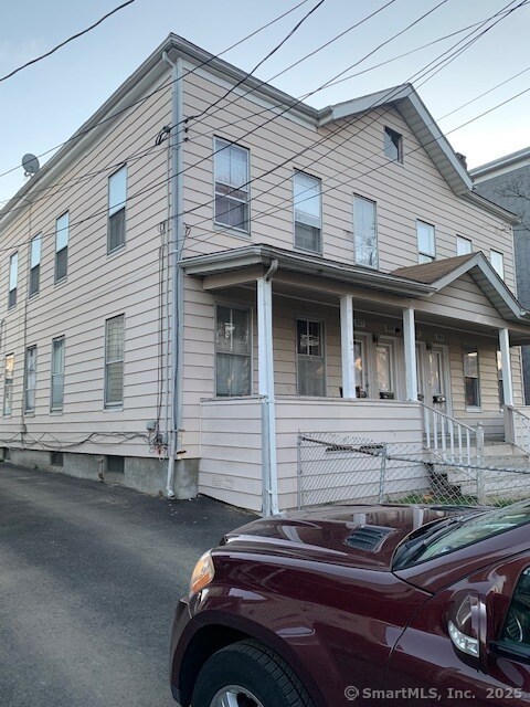957 Hancock Ave in Bridgeport, CT - Building Photo