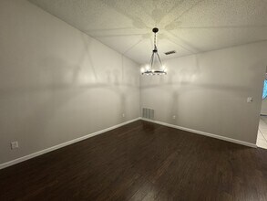 7818 Aquarius Cir S in Jacksonville, FL - Foto de edificio - Building Photo