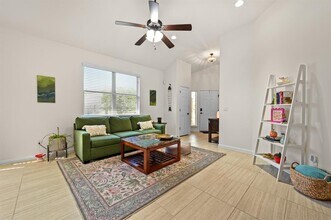 9515 Tanager Way in Austin, TX - Building Photo - Building Photo