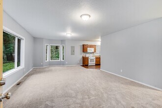 28534 Historic Columbia River Hwy in Troutdale, OR - Building Photo - Building Photo