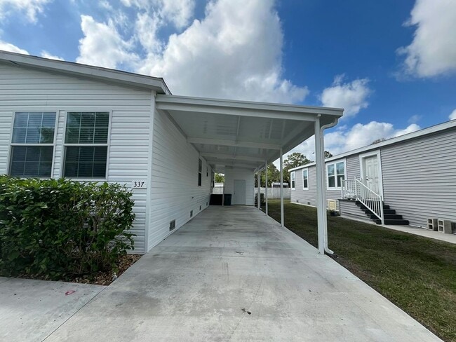 337 Eland Dr in North Fort Myers, FL - Building Photo - Building Photo